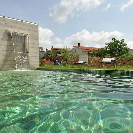 빌라 Baroque Palace With Pool 16 Pax Galižana