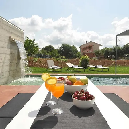 Baroque Palace With Pool 16 Pax